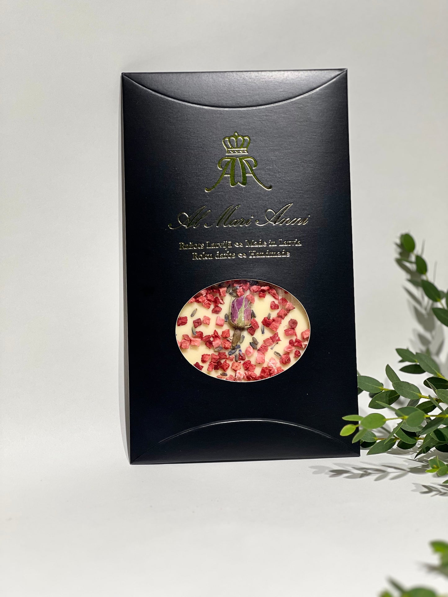 ALMARIANNi Šokolādes tāfelīte ar zemenēm, lavandas un rožu ziediņie 80gr