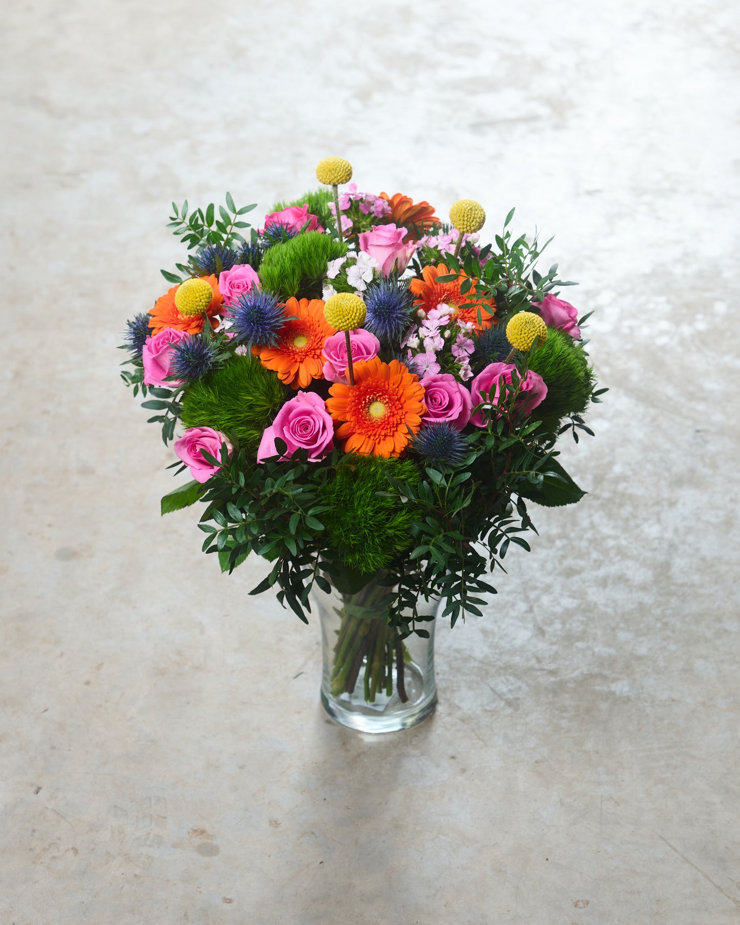 Krāsains ziedu pušķis