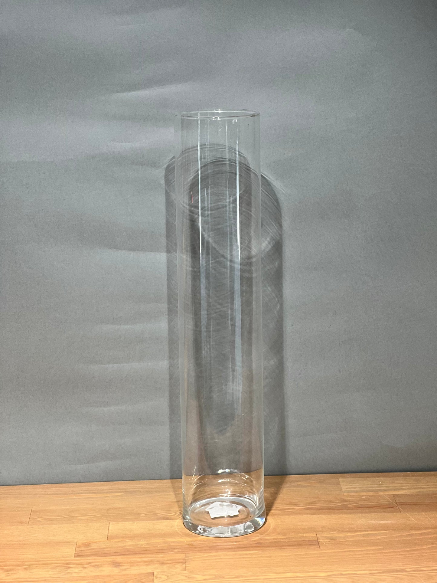 Stikla vāze gara cilindra formā, augstums 50 cm, diametrs 9,5 cm.