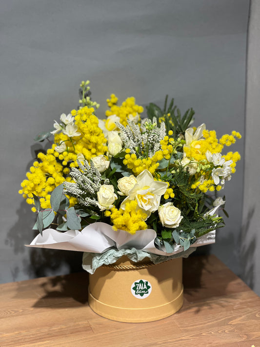 Flower box in white and yellow